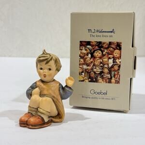 Vintage 1987 M.I. Hummel "Hallo I'm Here"#478 Figurine 3" Tall TMK6 T18